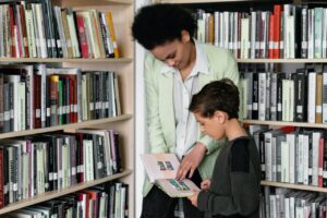 kid-library-mother